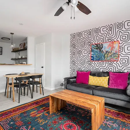 Renovated 2 Bedroom Condo Free Parking Lm1405